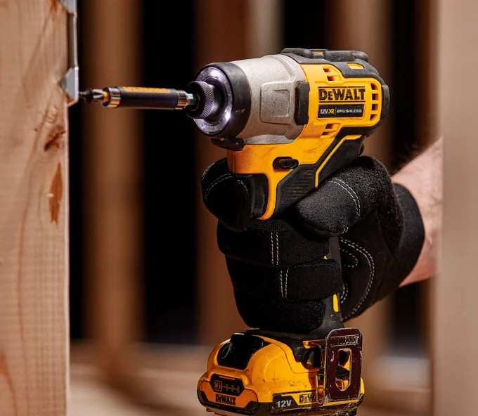Шуруповерт аккумуляторный DEWALT DCF801D2-QW 12В 2.0Ач-6