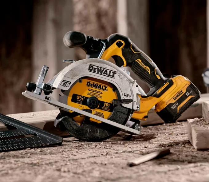 Fierăstrău circular cu acumulator (fără baterii) DEWALT DCS512NT-XJ 140mm 12V-6