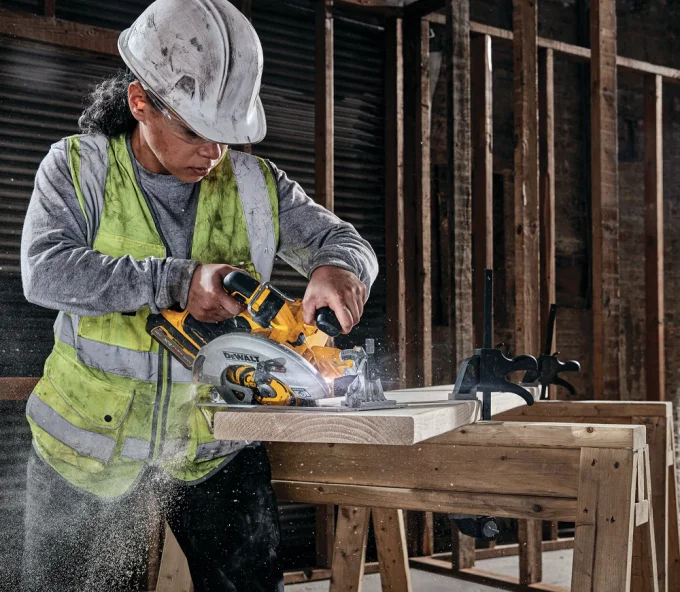 Fierăstrău circular cu acumulator (fără baterii) DEWALT DCS573NT 190mm 54V-4