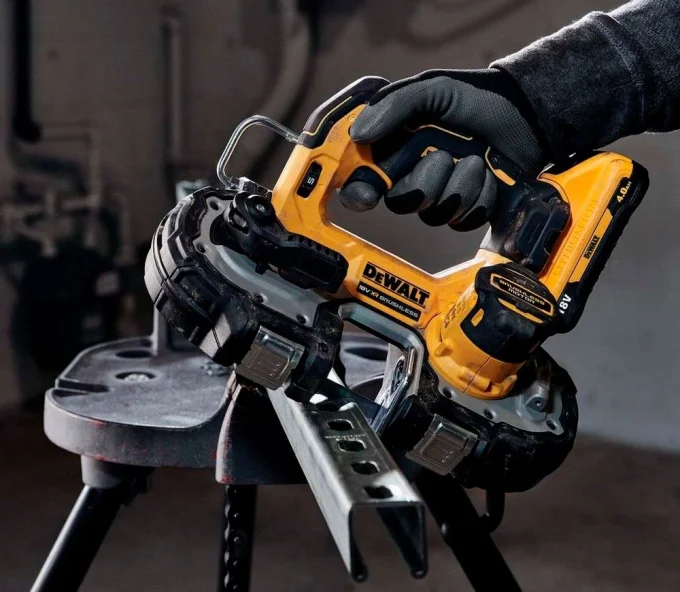 Fierăstrău sabie cu acumulator (fără baterii) DEWALT DCS377NT-XJ 18V-5
