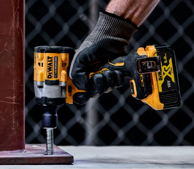 Гайковерт аккумуляторный DEWALT DCF921N-XJ 18В-4