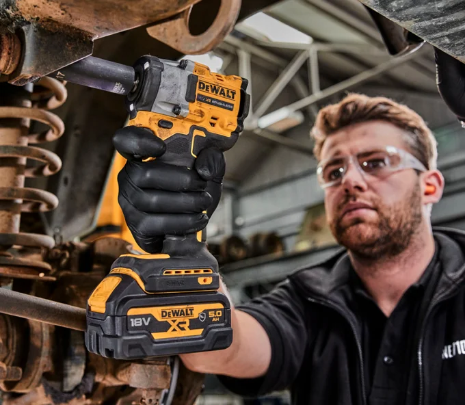 Гайковерт аккумуляторный DEWALT DCF921N-XJ 18В-5