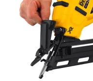 Pistol de bătut cuie cu acumulator (fără baterii) DEWALT DCN650N 18V-2