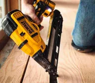 Pistol de bătut cuie cu acumulator (fără baterii) DEWALT DCN650N 18V-5