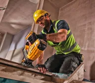 Pistol de bătut cuie cu acumulator (fără baterii) DEWALT DCN682N  18V-10