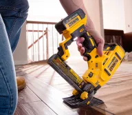 Pistol de bătut cuie cu acumulator (fără baterii) DEWALT DCN682N  18V-9