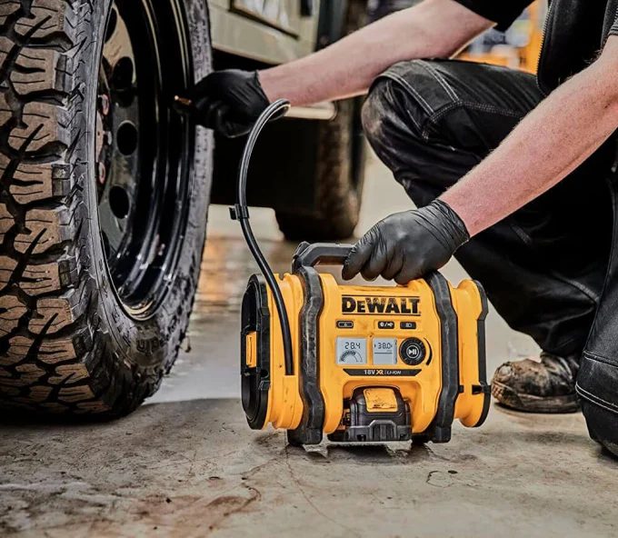Автокомпрессор с аккумулятором DEWALT DCC018N 6.2бар 0.6л/мин-7