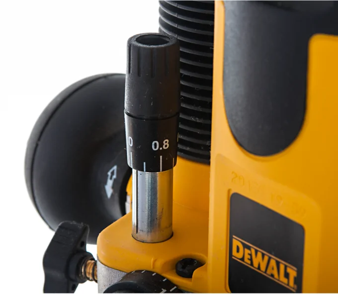 Фрезер DEWALT DW621 1100вт-4