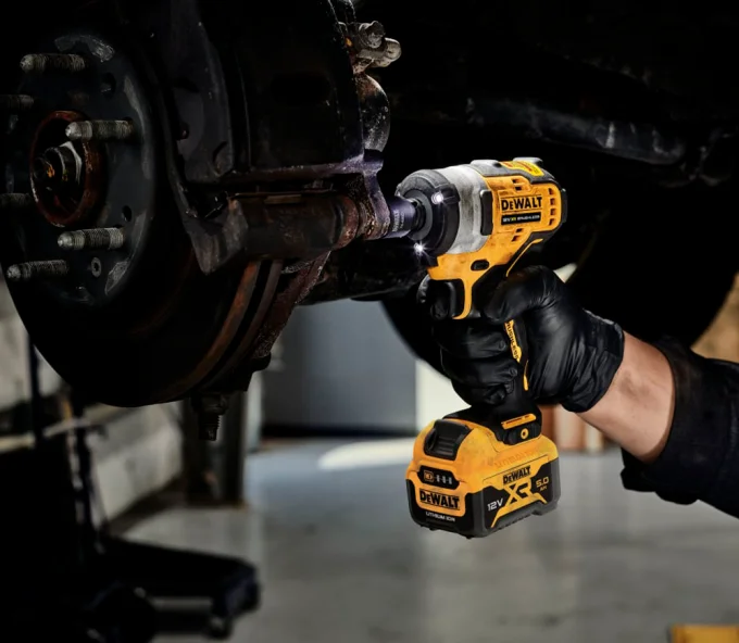 Гайковерт DEWALT DCF901P1G  500Нм-6