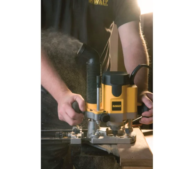 Фрезер DEWALT DW621 1100вт-7