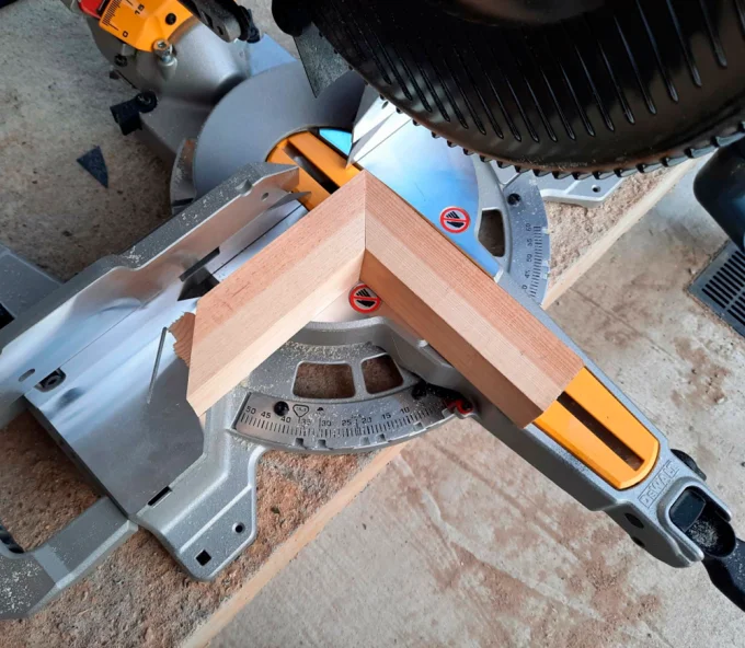 Fierăstrău  circular staționar DEWALT DWS727 1675w 250mm-7