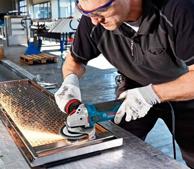 Угловая шлифмашина BOSCH GWS 19-125 CIE 1900вт 125мм-10
