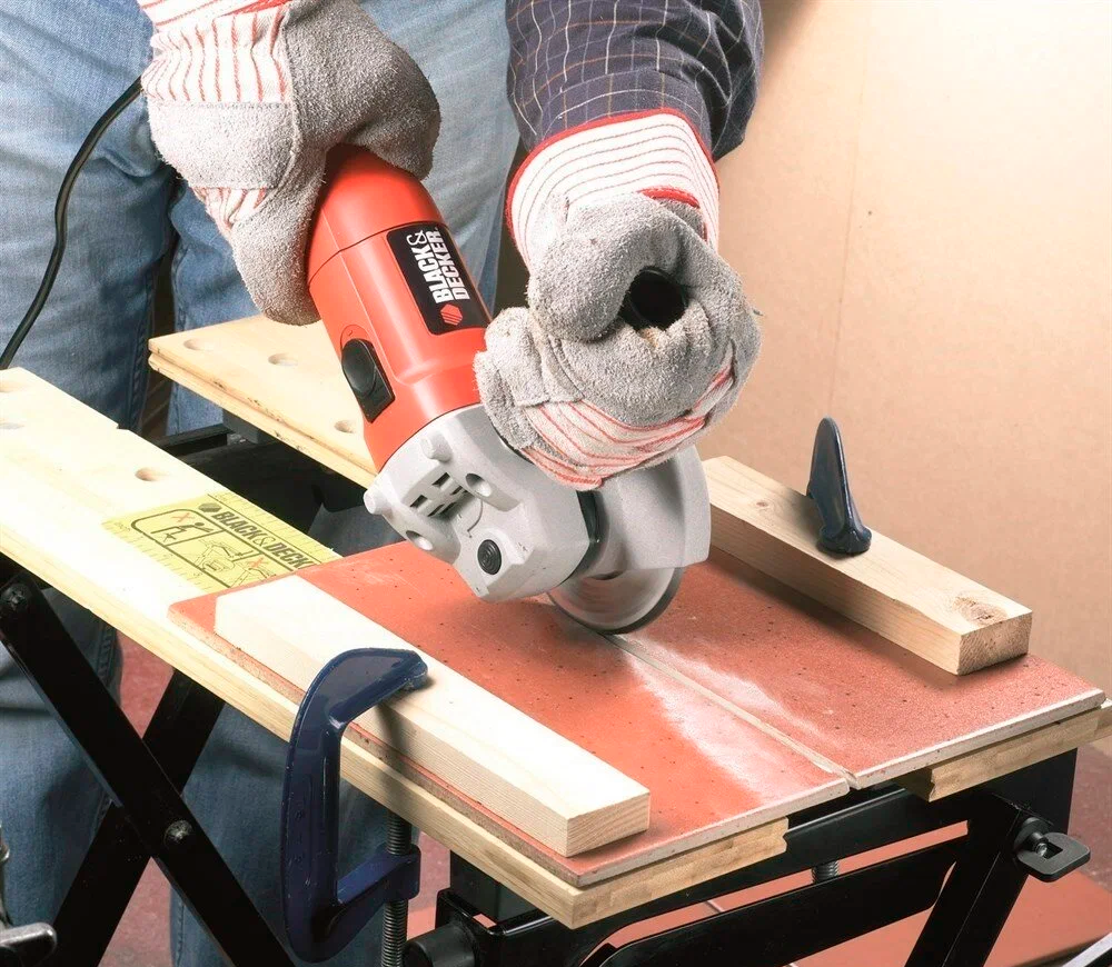 Угловая шлифмашина BLACK&DECKER KG725 700вт 125мм photo 1