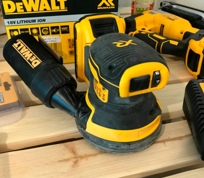Шлифмашина эксцентриковая DEWALT DCW210N  125-4