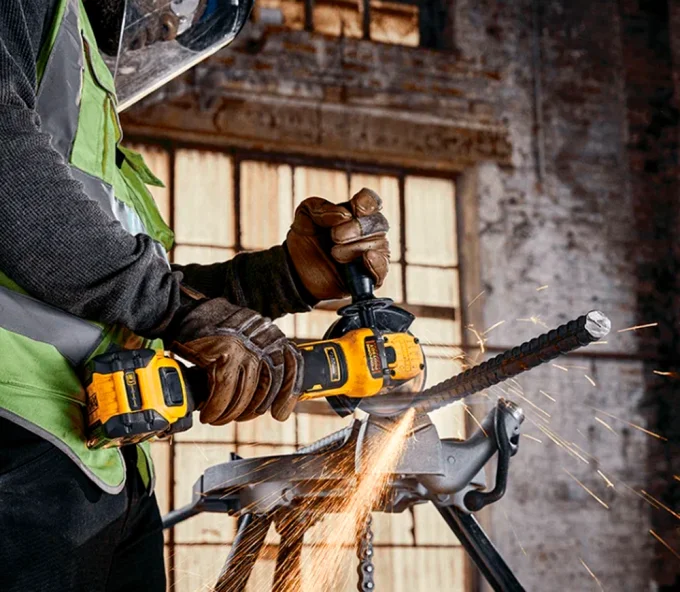 Угловая шлифмашина аккумуляторная (без аккумуляторов) DEWALT DCG416VSN 125мм 18-54В-5