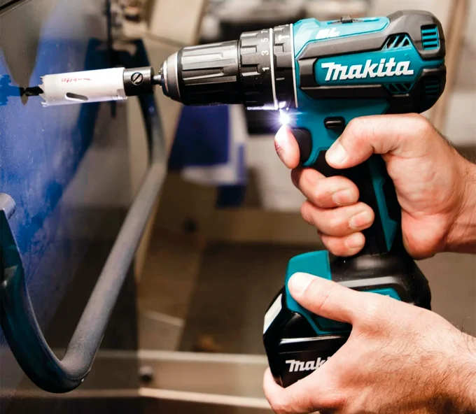 Mașină de înșurubat cu acumulator (fără baterii) MAKITA DHP485Z 18V-6