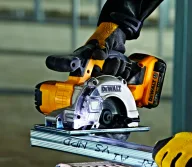 Fierăstrău circular cu acumulator (fără bat) DEWALT DCS373NT 140mm 18V-4