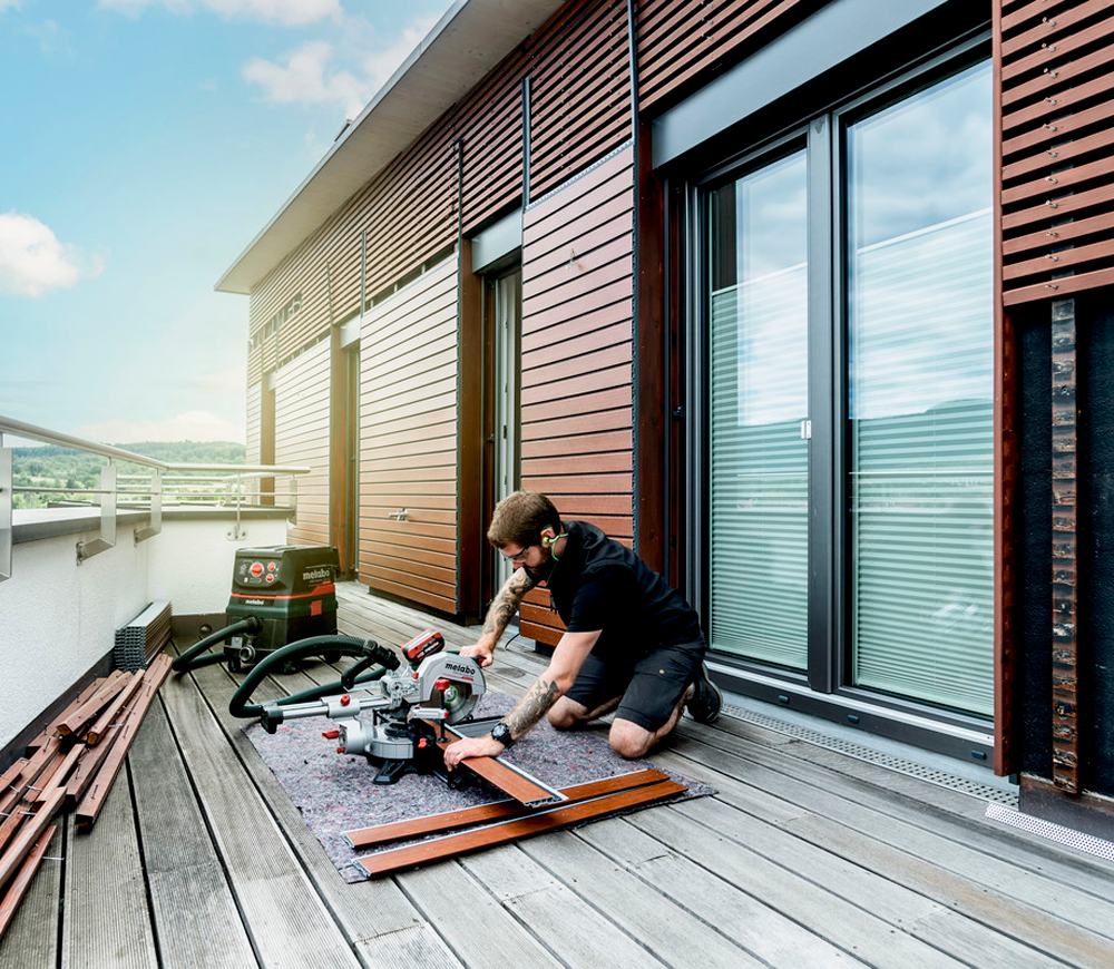Торцовочная пила аккумуляторная METABO KGS 18 LTX BL 216 18В 4Ач 216мм photo 1