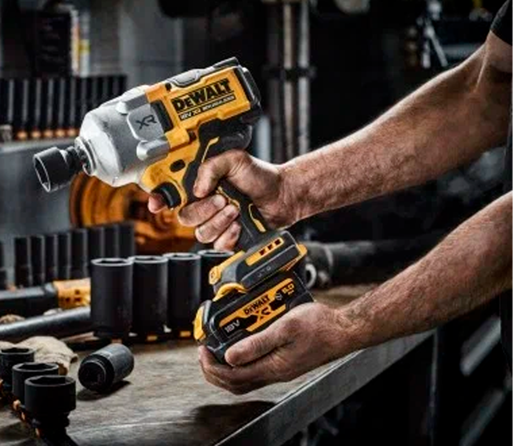 Гайковерт аккумуляторный DEWALT DCF961H2T-QW  2372Нм photo 4