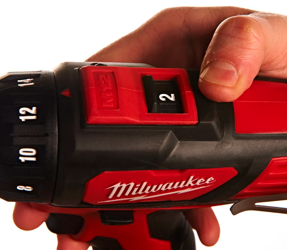 Mașină de înșurubat cu acumulator MILWAUKEE M12 2BDD-201C 12V 2Ah photo 3
