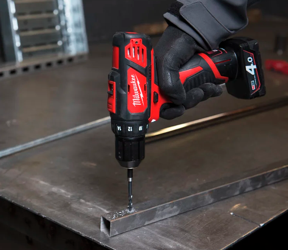Mașină de înșurubat cu acumulator MILWAUKEE M12 2BDD-201C 12V 2Ah photo 5