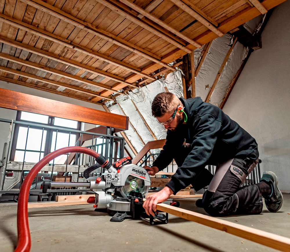 Торцовочная пила аккумуляторная METABO KGS 18 LTX BL 216 18В 4Ач 216мм photo 0