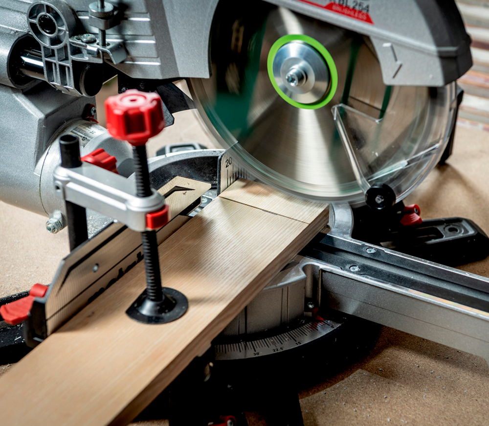 Торцовочная пила аккумуляторная METABO KGS 18 LTX BL 216 18В 4Ач 216мм photo 4
