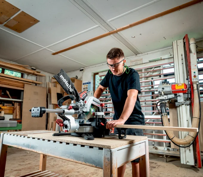 Торцовочная пила аккумуляторная METABO KGS 18 LTX BL 254 18В 4Ач 254мм-3