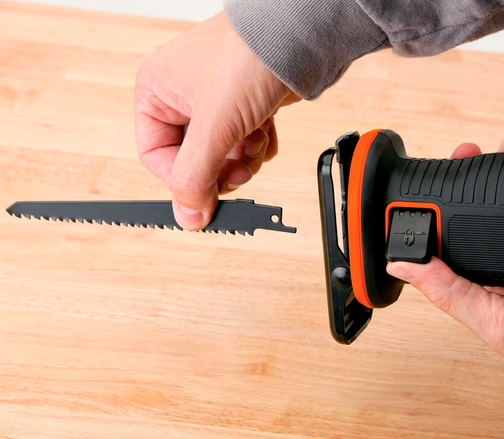 Сабельная пила аккумуляторная BLACK&DECKER BDCR18M1 18В 4Ач photo 3