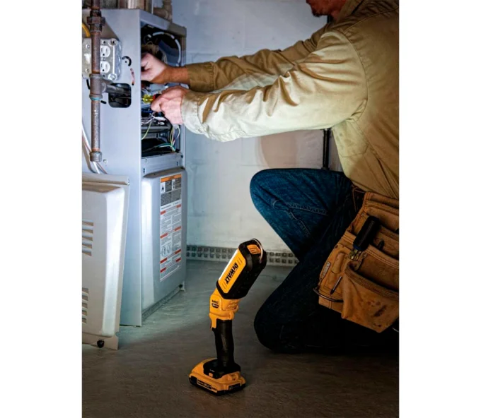 Фонарь строительный аккумуляторный (без АКБ) DEWALT DCL050-XJ 250/500лм 18В-5
