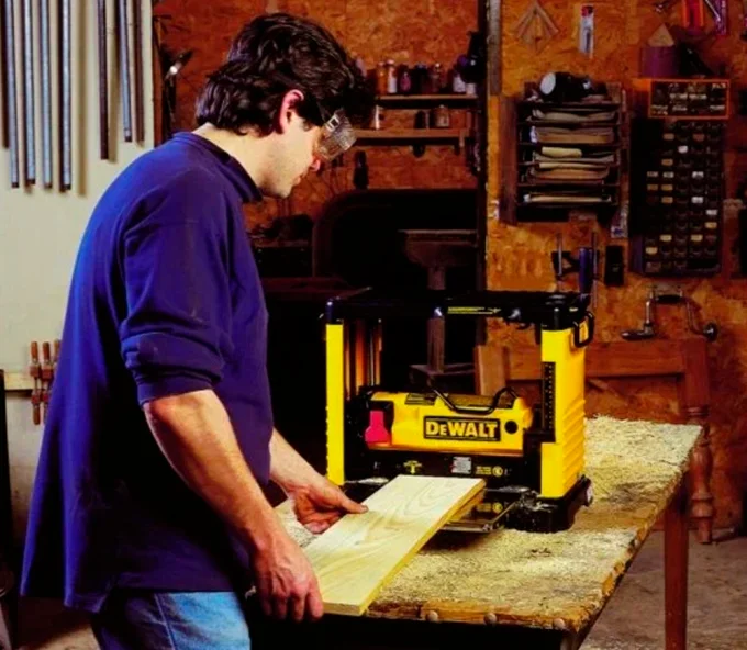 Рейсмусовый станок DEWALT DW733  317мм 0-3.2мм-4