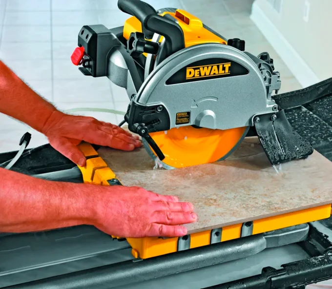 Плиткорез электрический 1600вт 610мм DEWALT D24000S-7