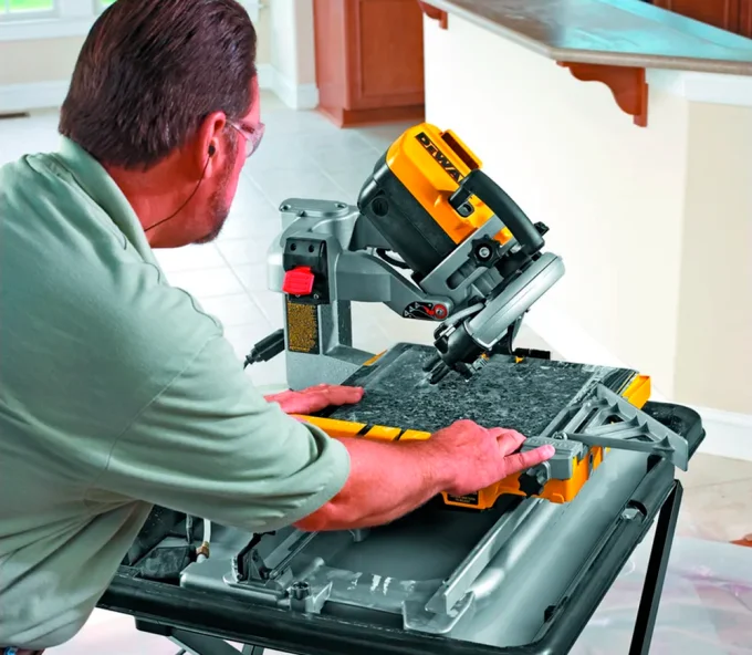 Плиткорез электрический 1600вт 610мм DEWALT D24000S-9