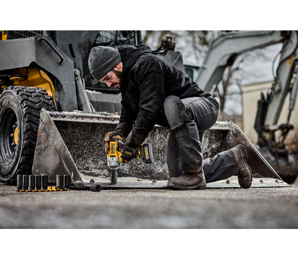 Mașină de înșurubat cu impact cu acumulator 18V (fără bat) DEWALT DCF961NT  2372Nm photo 5