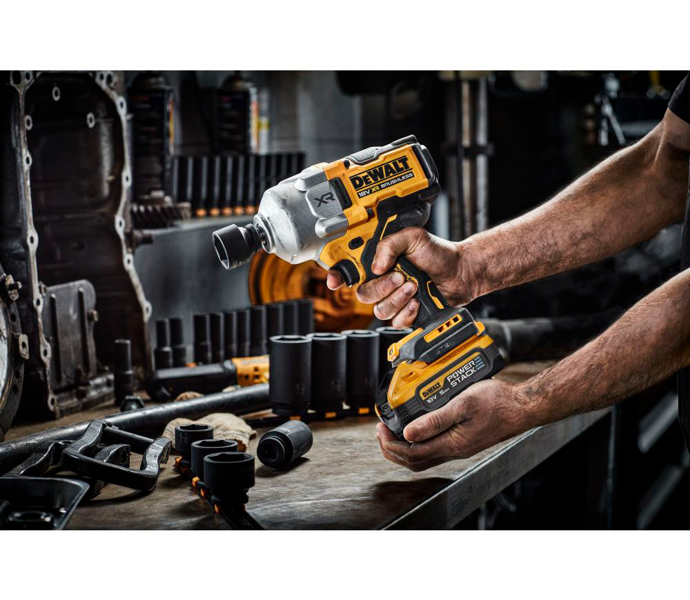 Mașină de înșurubat cu impact cu acumulator 18V (fără bat) DEWALT DCF961NT  2372Nm photo 7