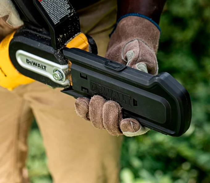 Цепная пила аккумуляторная (без АКБ) DEWALT DCMPS520N 200мм 18В-4
