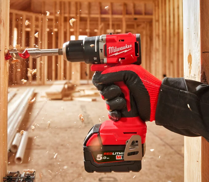 Шуруповёрт аккумуляторный ударный MILWAUKEE M18 BLPDRC-422C 18В 2+4Ач-4