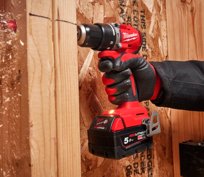 Шуруповёрт аккумуляторный ударный MILWAUKEE M18 BLPDRC-422C 18В 2+4Ач-5