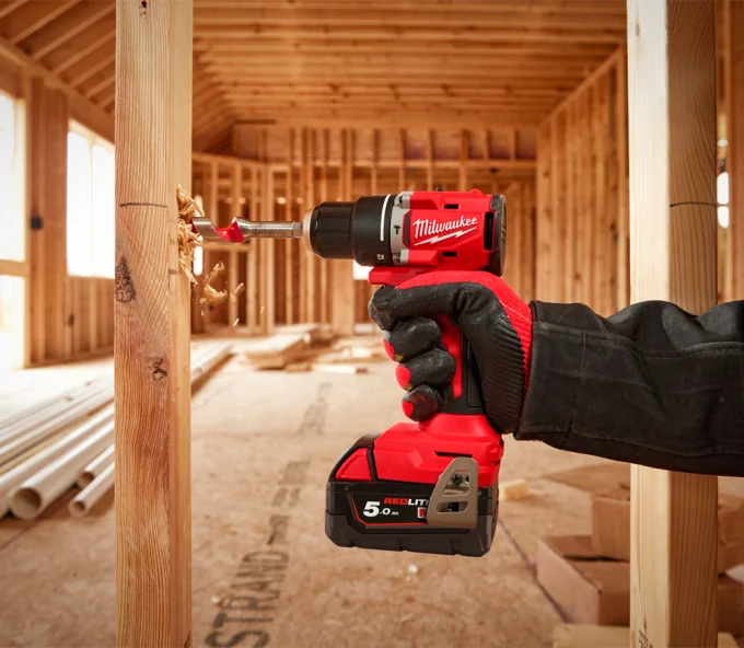 Шуруповёрт аккумуляторный ударный MILWAUKEE M18 BLPDRC-422C 18В 2+4Ач-6