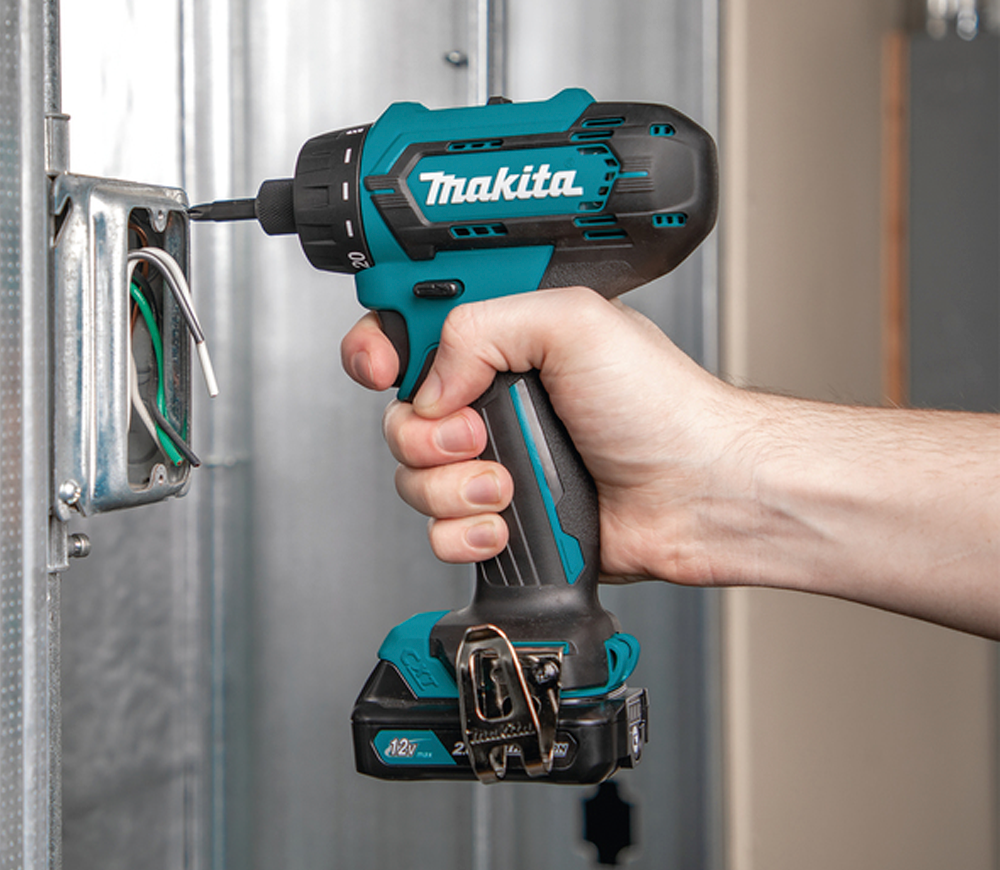 Винтовёрт аккумуляторный MAKITA DF033DSME 18В 4Ач photo 0