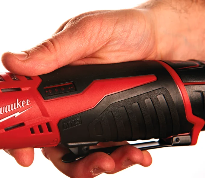 Трещотка аккумуляторная 18В 2Ач MILWAUKEE M12 IR-201B 3/8 47Нм-3