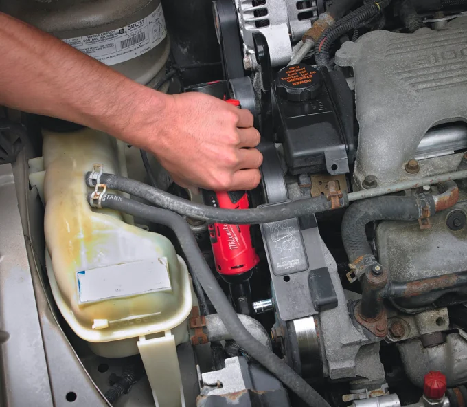 Трещотка аккумуляторная 18В 2Ач MILWAUKEE M12 IR-201B 3/8 47Нм-6