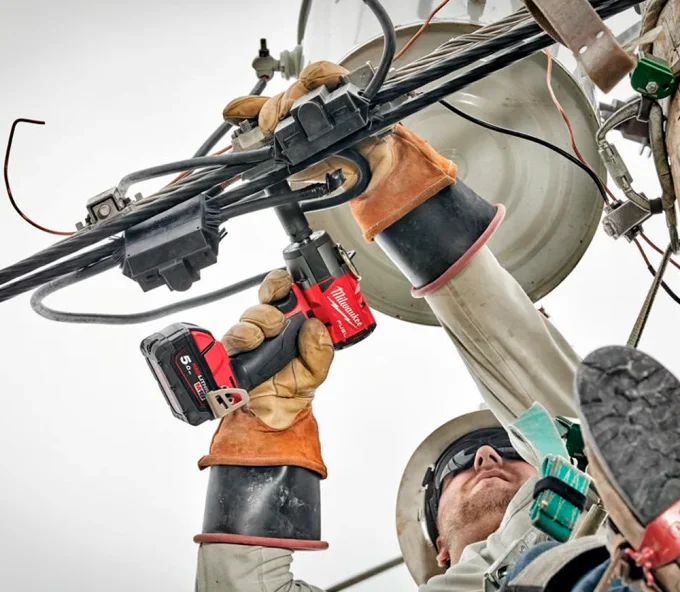 Mașină de înșurubat cu impact cu acumulator (fără bat) 18V MILWAUKEE M18 FMTIW2F38-0X 813Nm-9