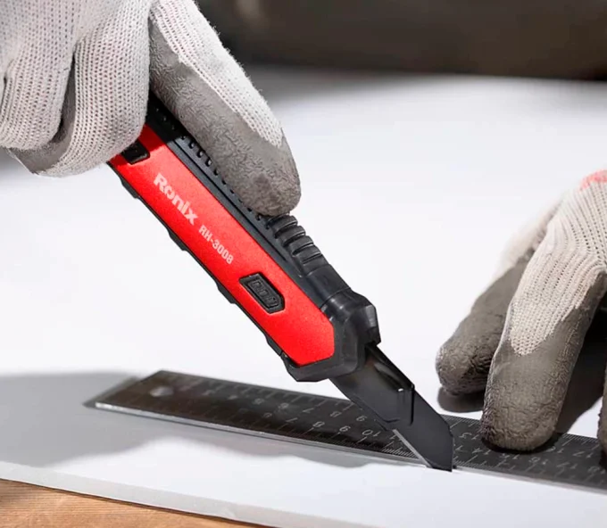 Cuțit pentru construcții RONIX RH-3008 18mm-6