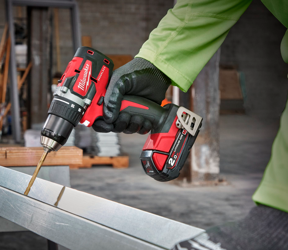 Mașină de înșurubat cu acumulator MILWAUKEE M18 CBLDD-202C 18V 2Ah photo 2