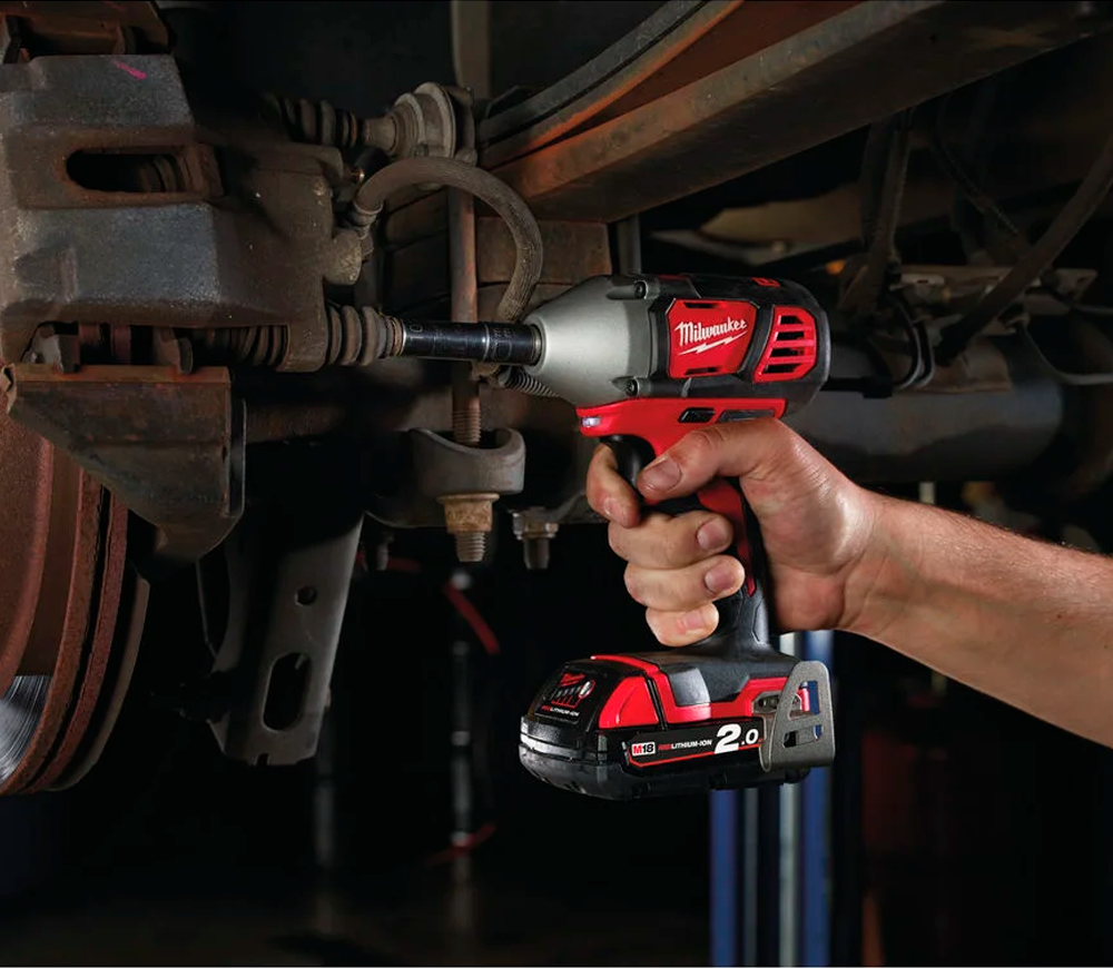 Mașină de inșurubat cu impact cu acumulator (fără bat) MILWAUKEE M18 BIW38-0 210Nm photo 3