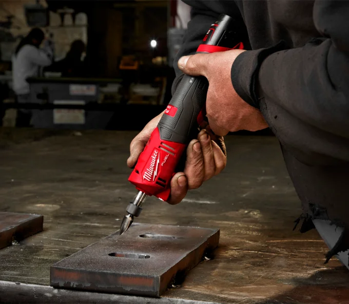 Polizor drept fără fir (fără bat) MILWAUKEE M12FDGS-0 12V-7
