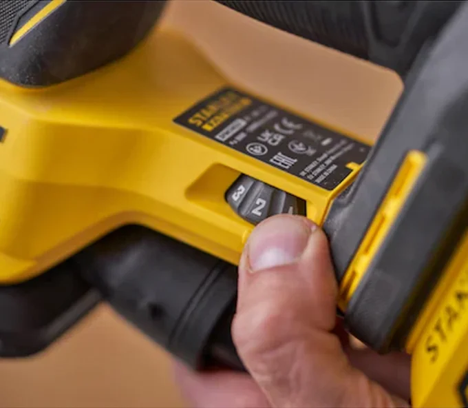Mașină de șlefuit cu vibrații fără fir (fără bat) STANLEY SFMCW221B-XJ  18V-3