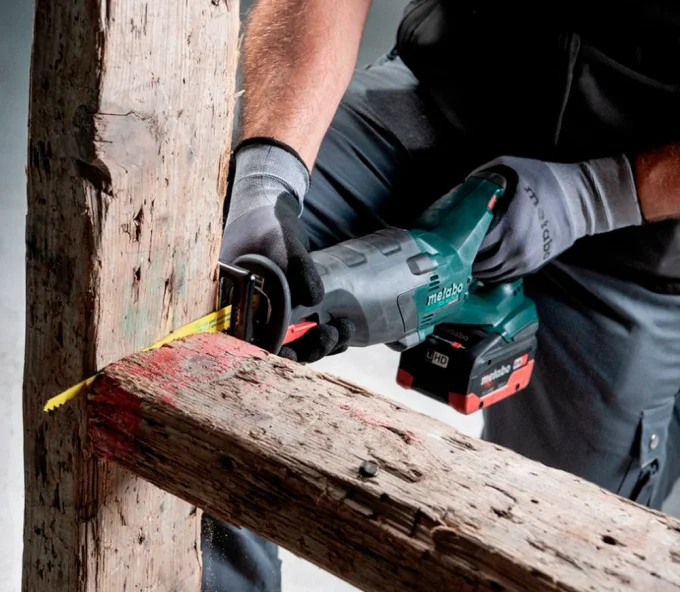 Fierăstrău sabie cu acumulator (fără bat) METABO SEP 18 LTX BL MVT 18V-3