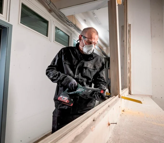Fierăstrău sabie cu acumulator (fără bat) METABO SEP 18 LTX BL MVT 18V-5